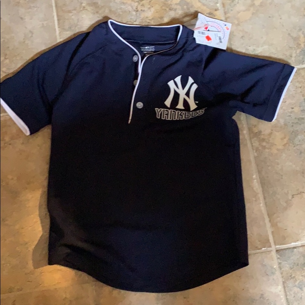 Nw Yankees shirt size 6 boys genuine merchandise
